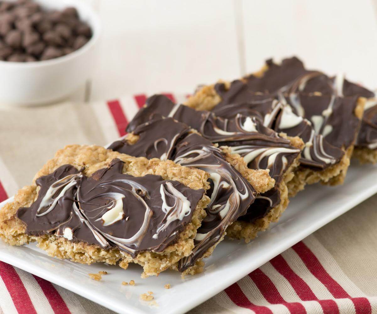 Holiday Oatmeal Cookie Brittle