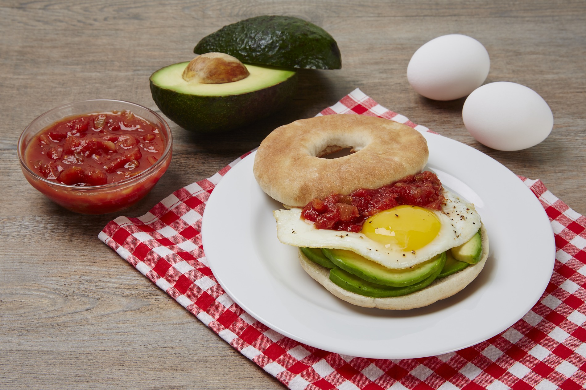 Sandwich à l’œuf frit et à la salsa Tostitos<sup>®</sup>