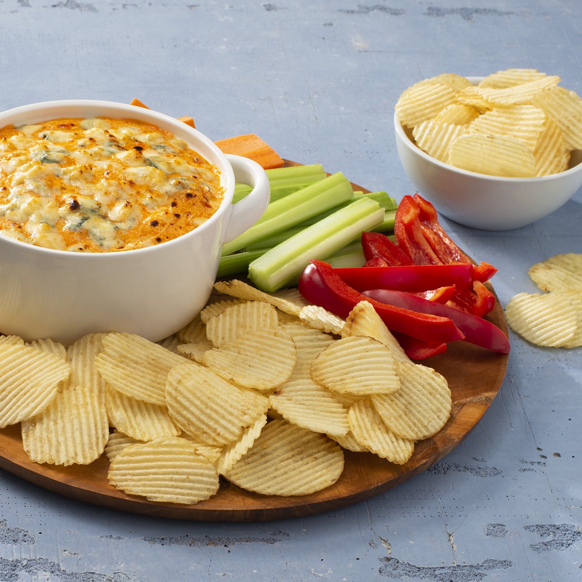 Dip RUFFLES<sup>®</sup> Buffalo Ranch y papas fritas