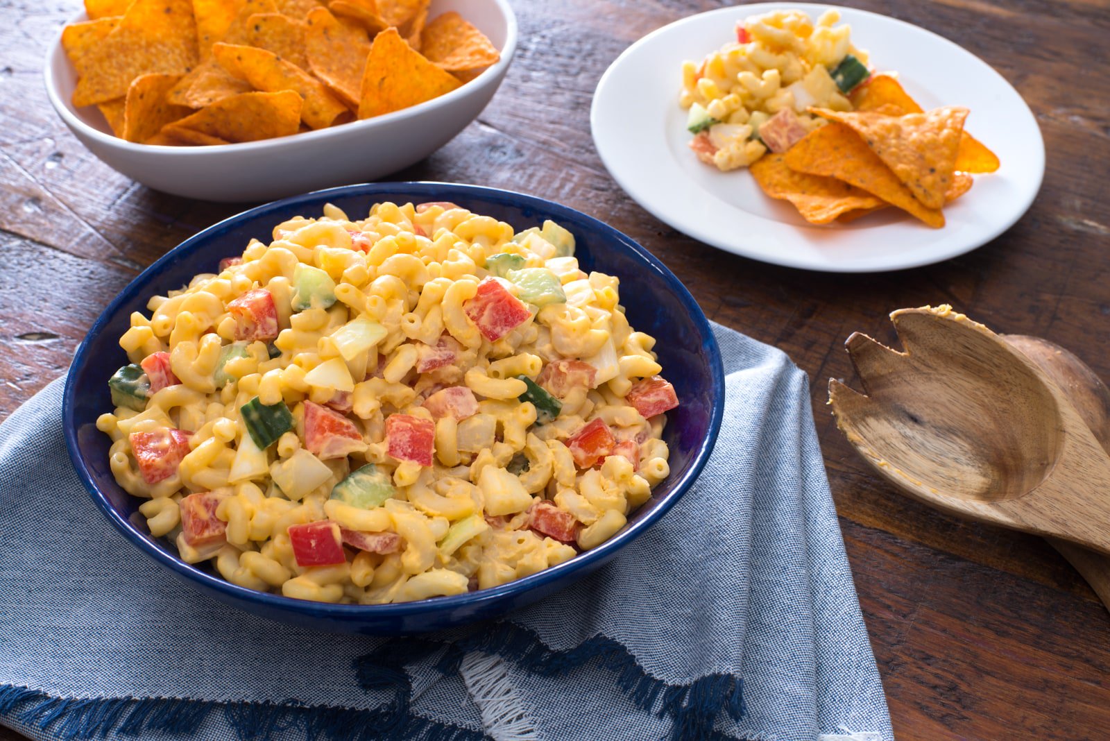 Ensalada de macarrones con verduras y queso