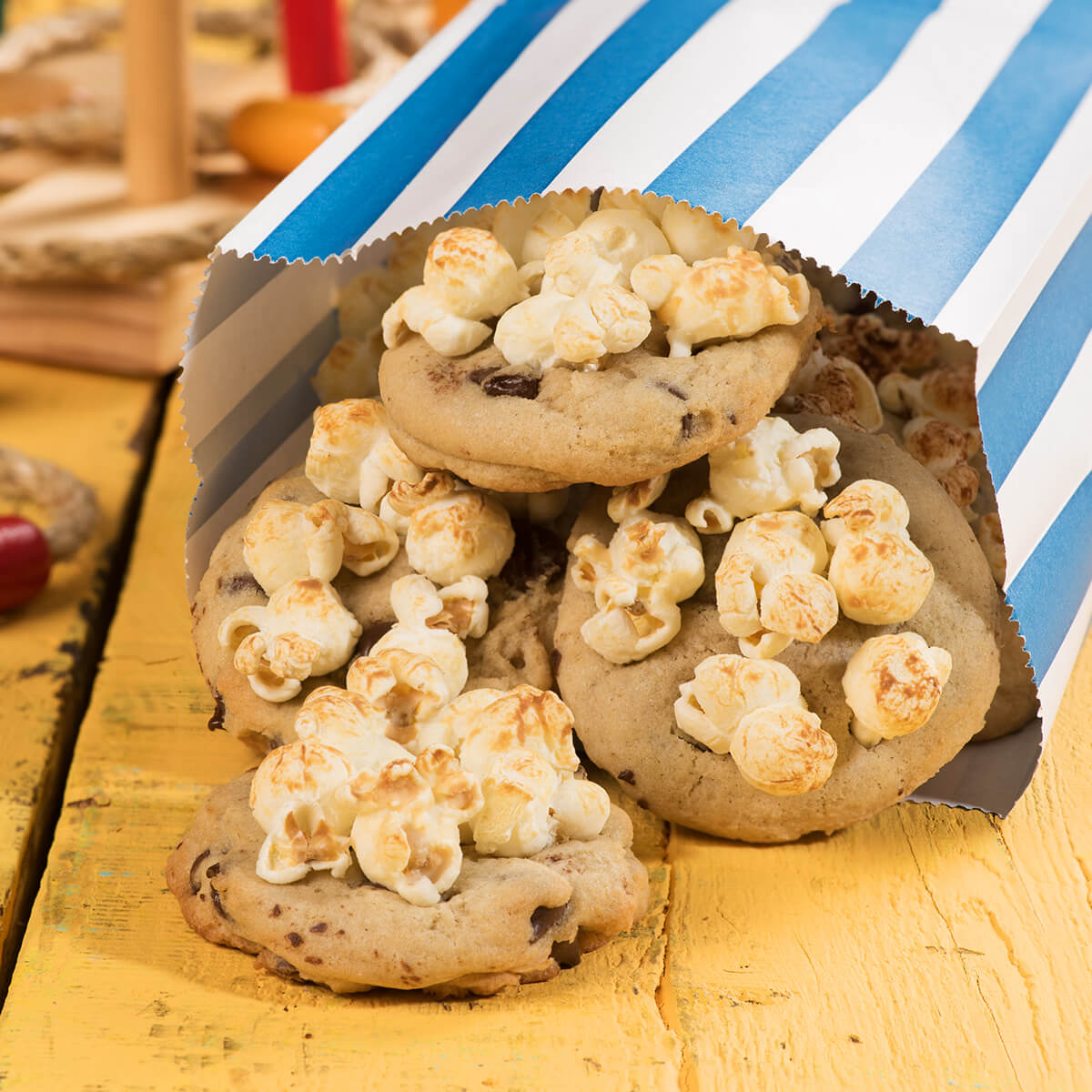 Galletas con chispas de chocolate y palomitas de maíz